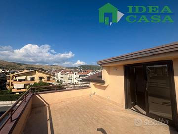 Mansarda con terrazzino e box