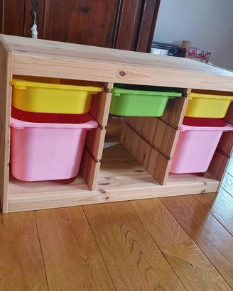 mobiletto ikea con contenitori a Livorno 