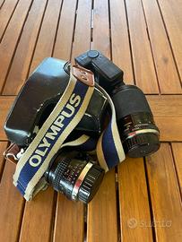 Olympus OM10 accessoriata