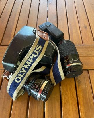 Olympus OM10 accessoriata