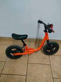 Bicicletta balance bike.