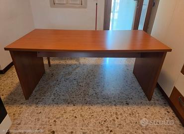 scrivania in legno ciliegio