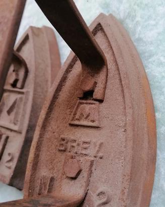 2 antichi ferri ferro da stiro