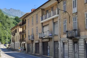 Palazzo / Stabile di 1028 m² con più di 5 locali a