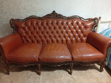 divano in pelle stile classico 