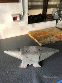 Incudine antica da fabbro