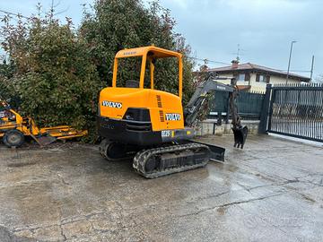 E269 - Mini escavatore 25 q Volvo 1800 ore