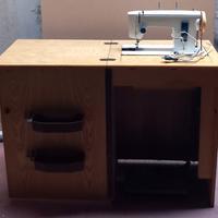 macchina da cucire anni 80 con mobile in legno