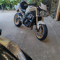 Triumph street triple