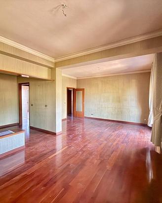 Appartamento di 145 m² con più di 5 locali e box a