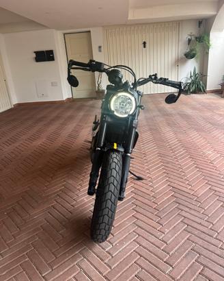 Moto ducati scrambler 803