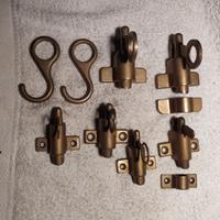 Cricchetti per vasistas e ganci