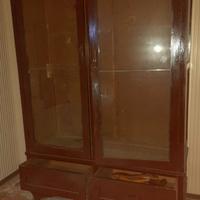 Vetrina, mezzaluna e specchi vintage 