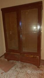 Vetrina, mezzaluna e specchi vintage 