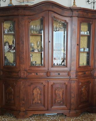 Mobile vetrina in stile classico
