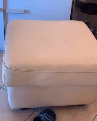 Divano pelle e Puf poltrone sofà