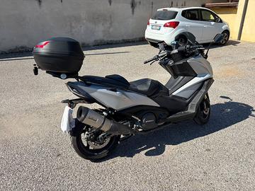 Kymco AK 550