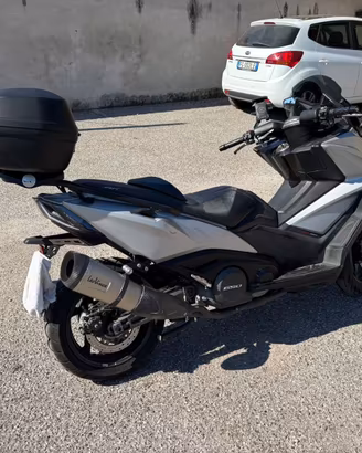 Kymco AK 550