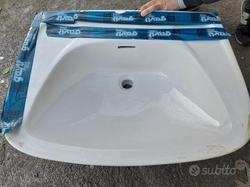 lavabo in ceramica bianca marca pozzi