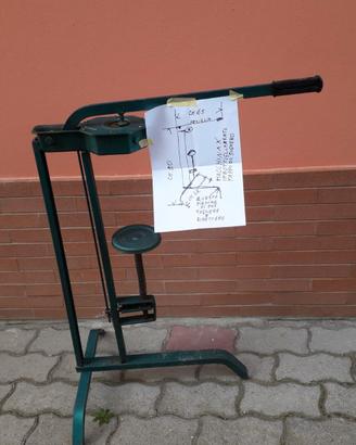 tappatrice a colonna con meccanismo a leva/cremagl
