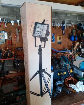 Lampada alogena con treppiede