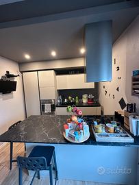 Cucina con penisola marca ARREDO 3