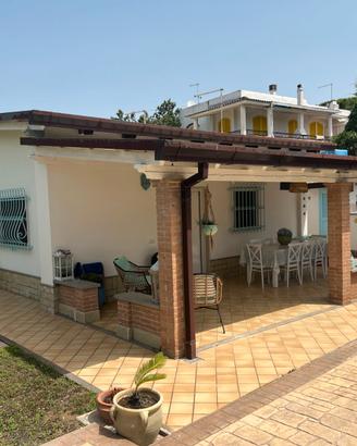 Terracina Villetta con giardino 150 dal mare
