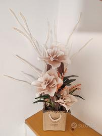Vasco con fiori finti