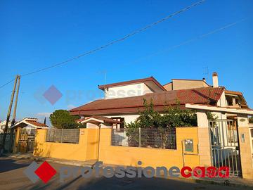 Villa indipendente con giardino,cantina e mansarda