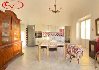 Appartamento di 100 m² con 4 locali a Montevarchi