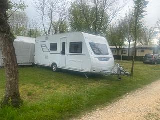 Roulotte Hymer Eriba Living 525 con Moover
