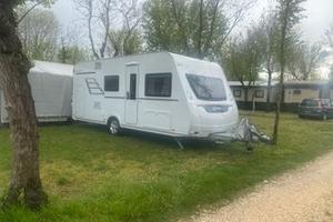 Roulotte Hymer Eriba Living 525 con Mover