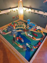 Tavolo trenino Brio con accessori