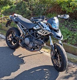 DUCATI HYPERMOTARD 796