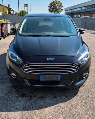 FORD S-MAX TITANIUM