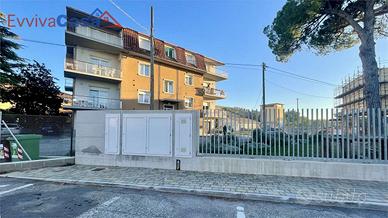 Ostra: Vista Panoramica, Luminoso, Silenzioso, con