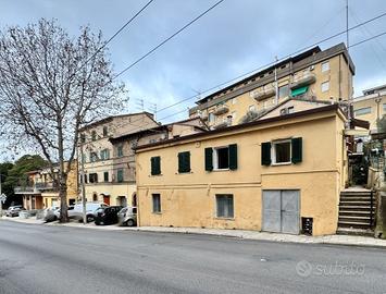 In via delle Tavernelle con ingresso indipendente