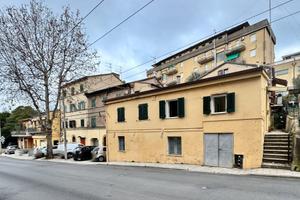 In via delle Tavernelle con ingresso indipendente