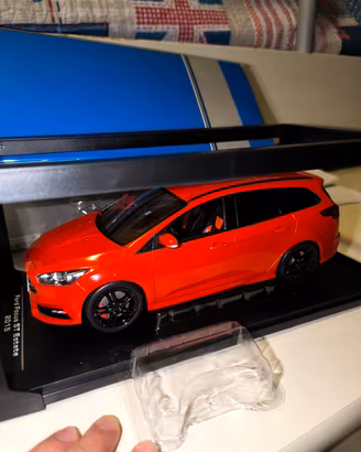 modellino ford focus st 1/18