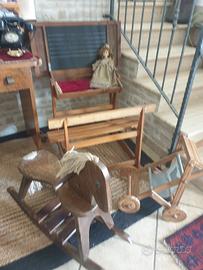 Banco di scuola, cavallo dondolo, quadro, etc... 