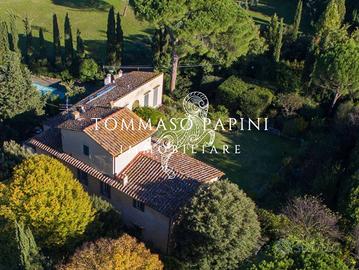 Appartamento di 156 m² con più di 5 locali a Firen