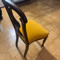 Sedie , specchio, mobile bagno