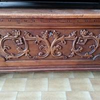 Cassapanca antica con intagli prima metà del '700