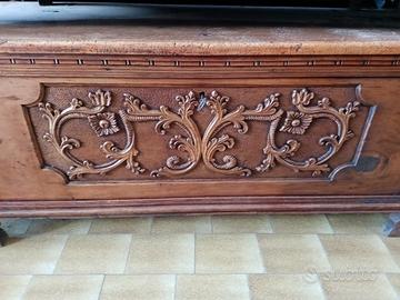 Cassapanca antica con intagli prima metà del '700