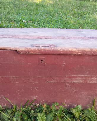 Vecchio baule in legno