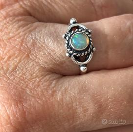 Anello con opale
