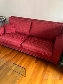 2 divani e 1 tavolo di cristallo