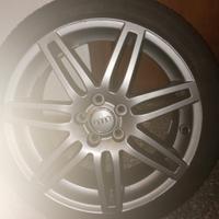 4 pneumatici più 4 cerchioni originali 