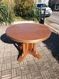 Tavolo rotondo intagliato in legno massello