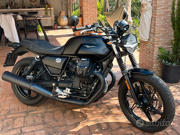 Moto Guzzi V7 Stone Centenario